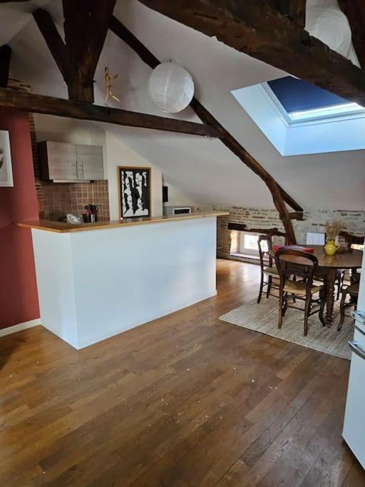 Sous Les Toits Du Vieux Cahors - 3Eme Etage Apartment Luaran gambar